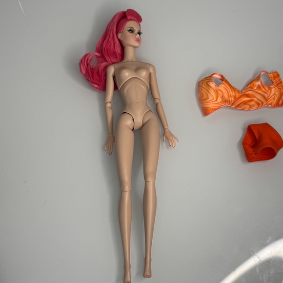 Integrity Toys Poppy Parker Glamour Pink W Club FR Fashion Doll IT Jointed - Picture 3 of 14